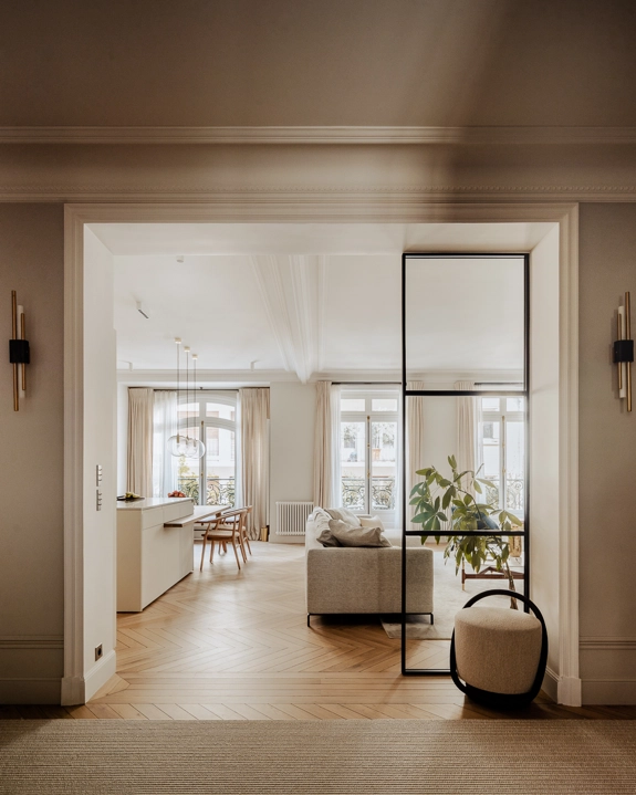 Parisian elegance, naturally reimagined by Véronique Cotrel.