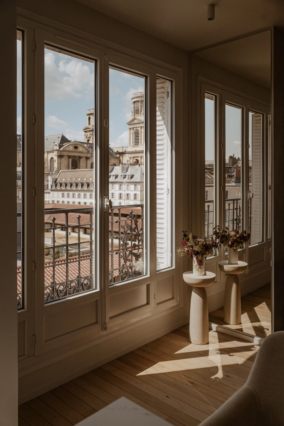A refined approach to space, light, and perspective, emblematic of our interior design work in New York and Paris.
