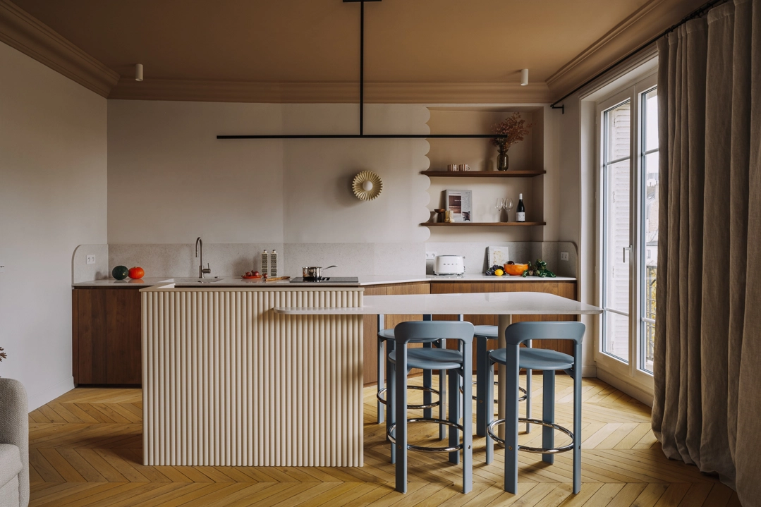 A pied-à-terre imagined as a discreet, elegant cocoon in the heart of Paris.