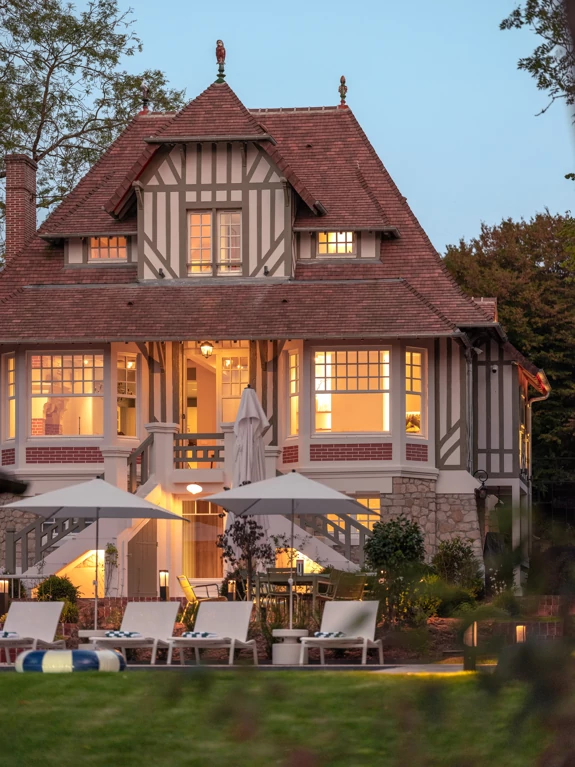 Complete renovation of a Normandy house with unique architecture